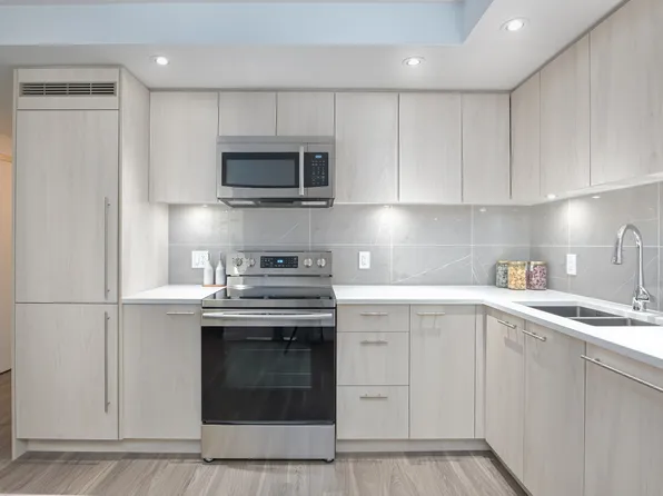 Capilano Residences, 1711 Lions Gate Ln, North Vancouver, BC V7P 0C5