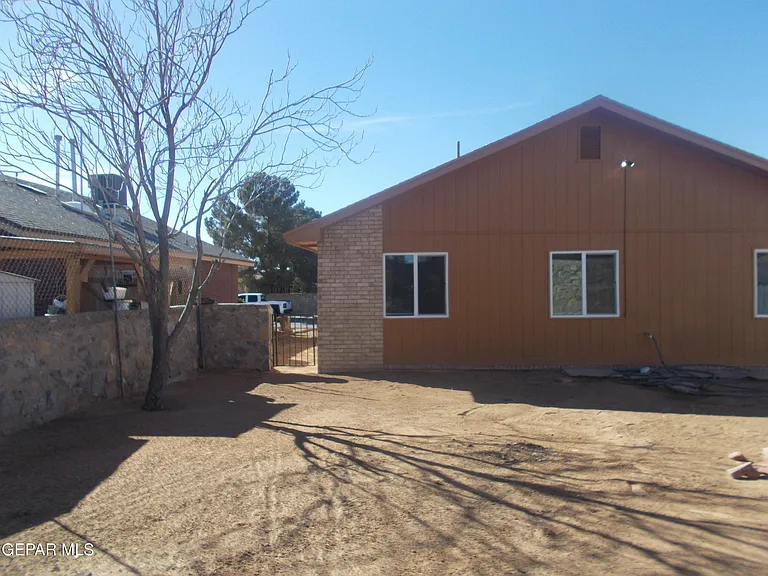 1860 Joan Francis Dr — Photo 28