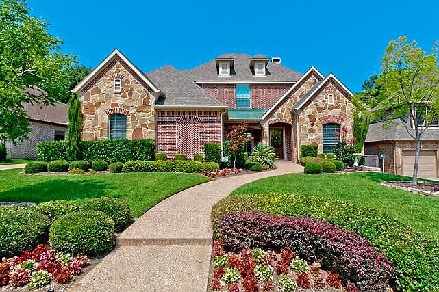1st image of 2112 Surrey Ln