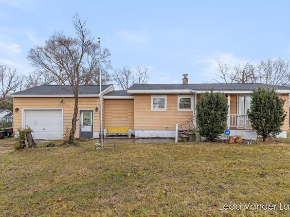 11918 Saddler Rd, Plainwell, MI 49080