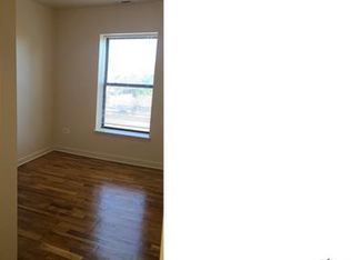 114 E 58th St APT 301, Chicago, IL 60637