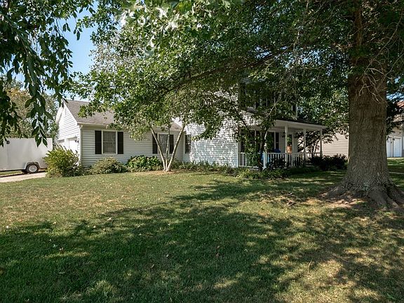 3rd image of 400 Wells Ln