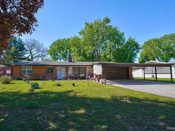 4th image of 4202 Greenbrook Ln