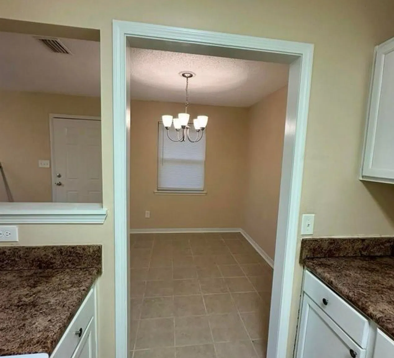 467 Stara Cir — Photo 3