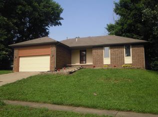 945 S Timbercreek Ave, Springfield, MO 65802