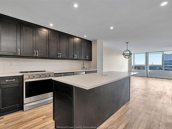 3rd image of 75 Riverside Dr E #1902