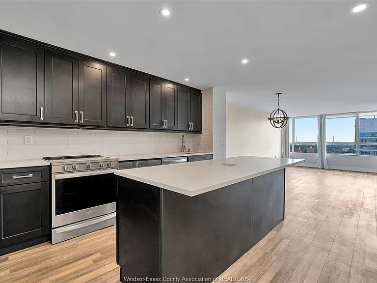 75 Riverside Dr E #1902 — Photo 3