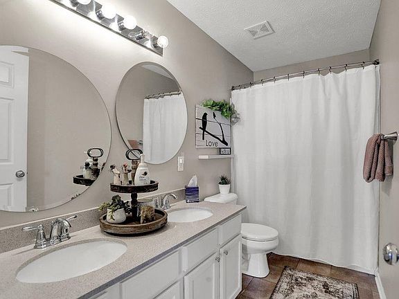 2nd image of 8241 Walden Glen Ct