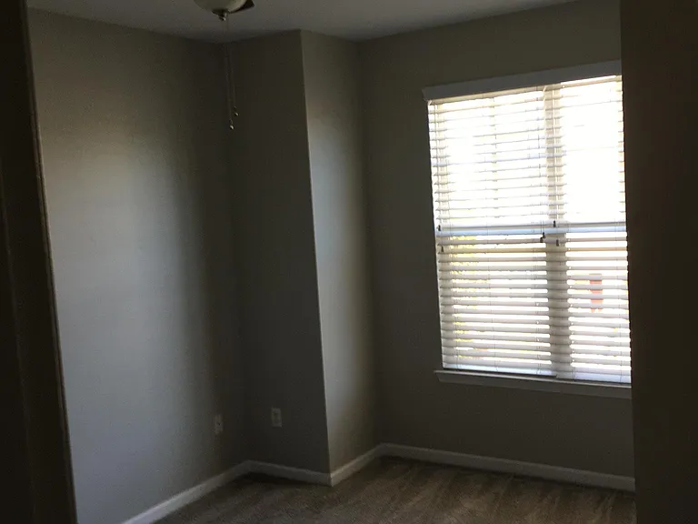 1616 Walnut View Dr — Photo 17