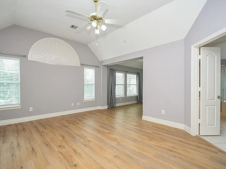 215 Wildmoor Ct — Photo 10