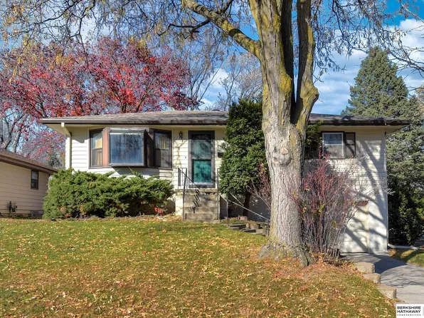 9356 Mockingbird Dr, Omaha, NE 68127