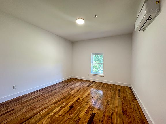 4th image of 178 N 7th St Floor 2