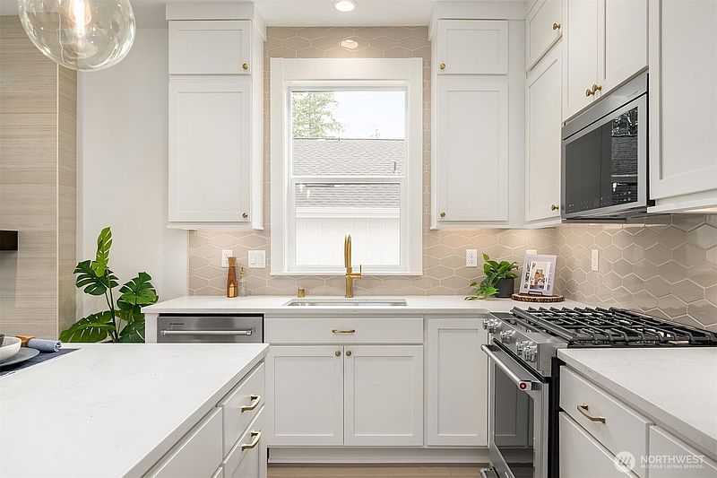 3rd image of 11170 (HS 24) NE 134th Court NE