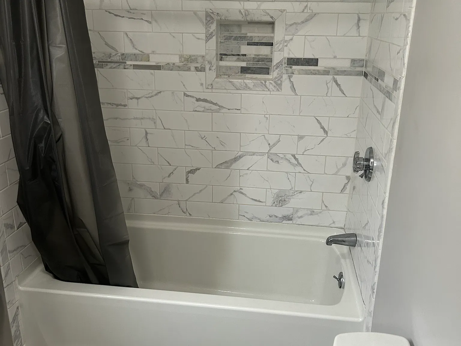 2 bed, 900 sqft, $2,100 — Photo 1
