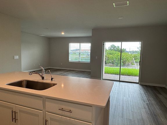 5th image of 726 Oakridge Ave S