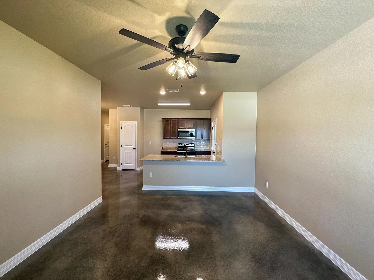 3 bed, 1332 sqft, $1,350 — Photo 3