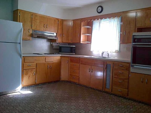5th image of 3416 King Ave E