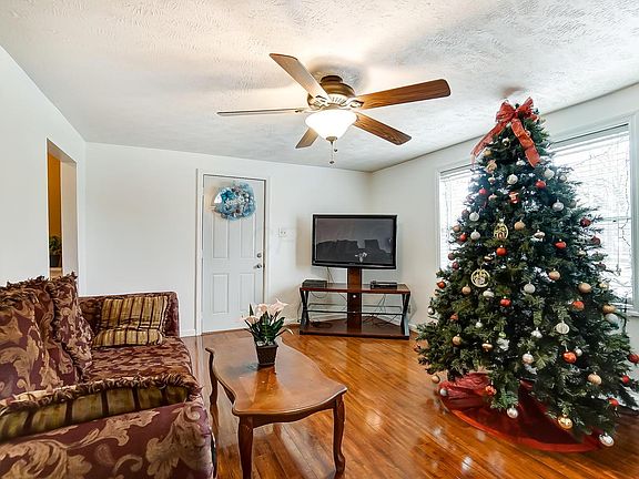 4th image of 2714 N Hiawatha St