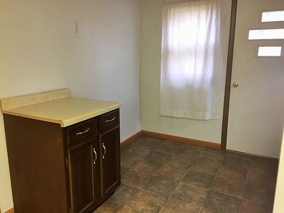 3rd image of 315 Greenwood St