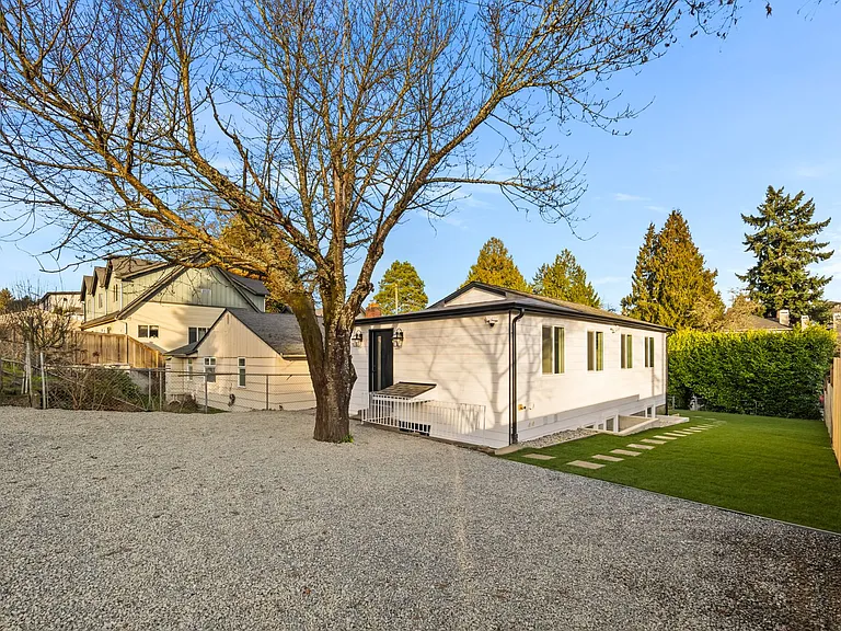 5945 Fauntleroy Way SW #B — Photo 8