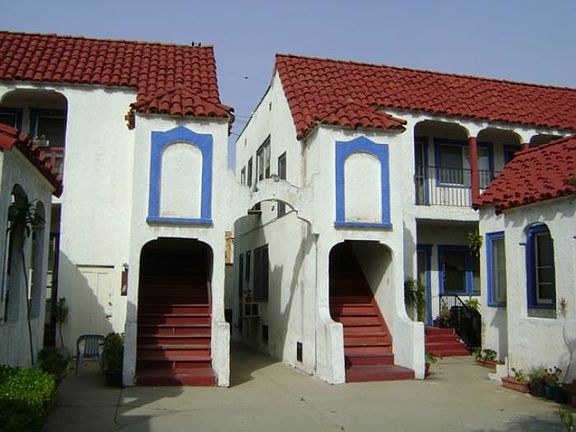 4th image of 833 N Formosa Ave
