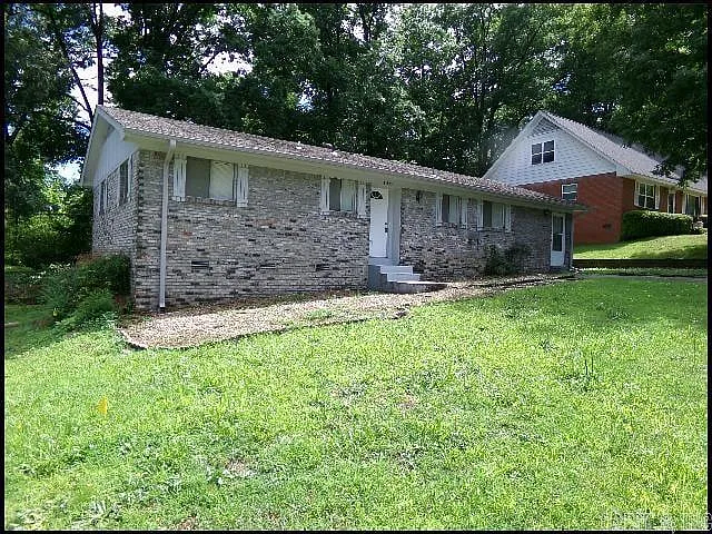3 bed, 2.0 bath, 1834 sqft, $1,731 — Photo 2