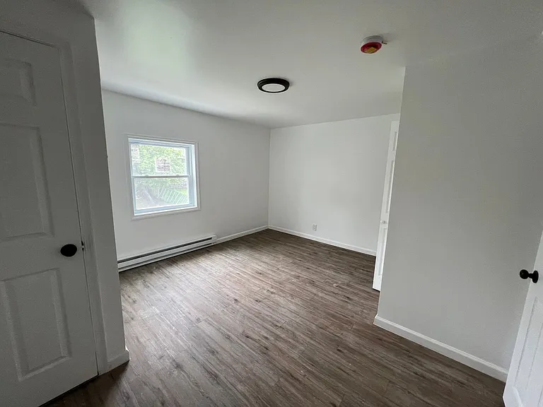 1143 Eynon St — Photo 24