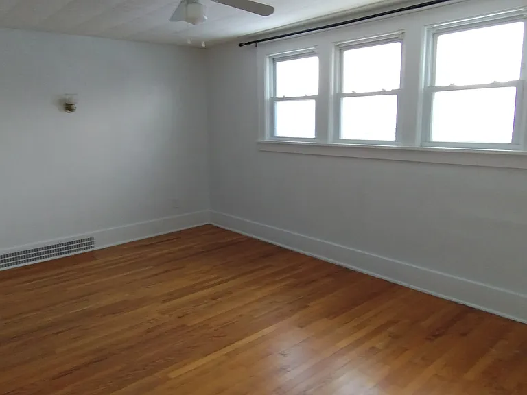 401 Beattie St #2 — Photo 8
