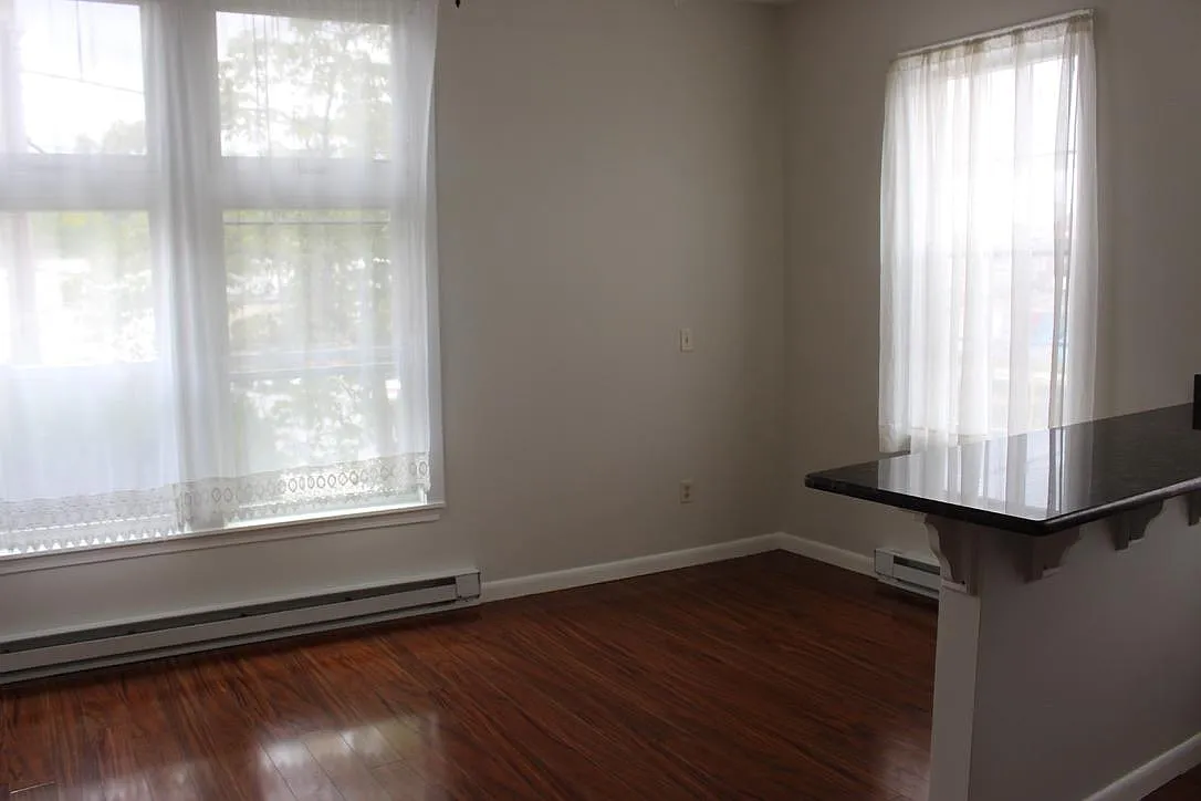 2 bed, 1.5 bath, 658 sqft, $2,350 — Photo 4