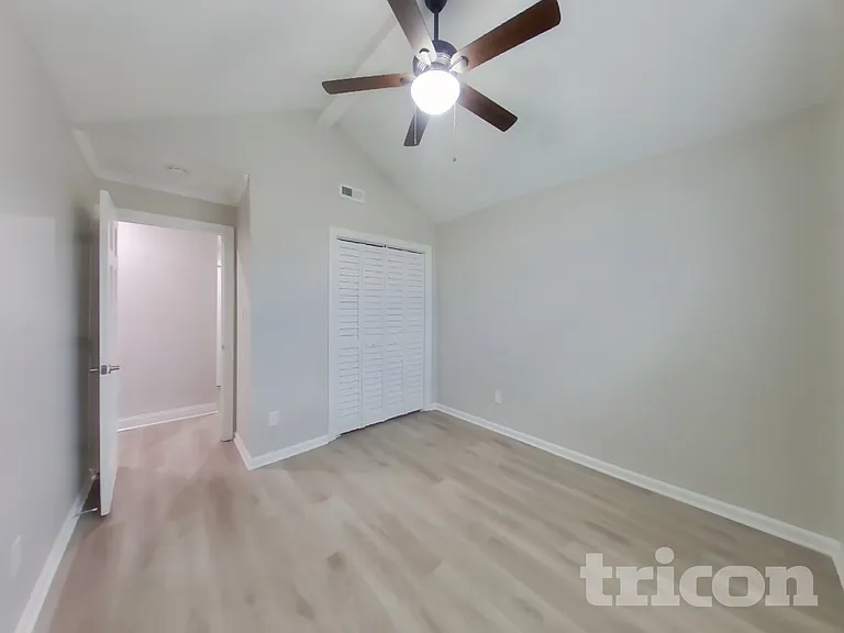2501 Haybrook Ln — Photo 13
