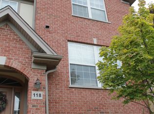 118 Enclave Dr, Mount Prospect, IL
