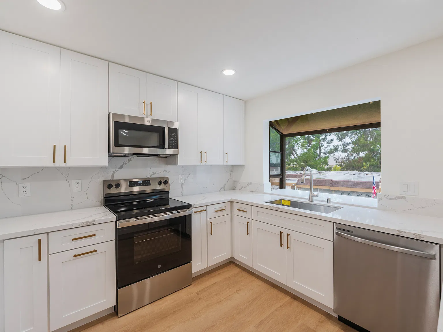 3 bed, 1660 sqft, $4,000 — Photo 4