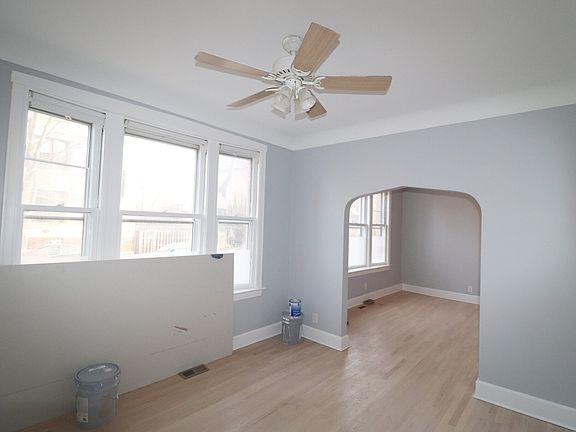 2nd image of 2101 W Evergreen Ave #1R