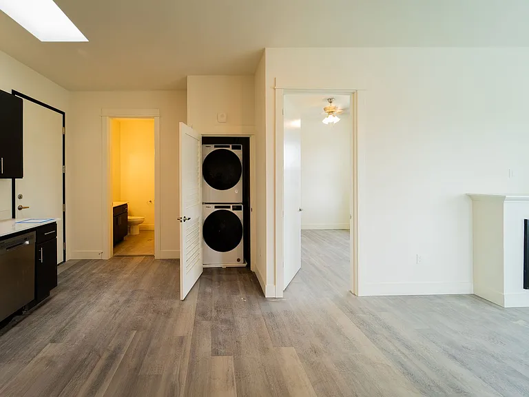 Janie Apartments — Photo 39