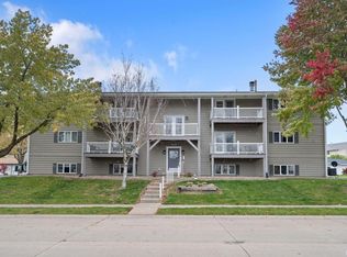 4125 31st St APT 1A, Bettendorf, IA 52722