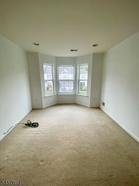3 bed, 2.5 bath, $3,000 — Photo 3