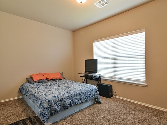 5th image of 6016 SE 148th St