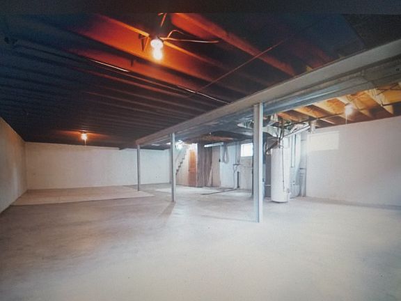 5th image of 772 Southshire Dr