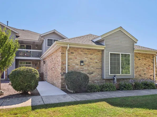 9213 South Aspen DRIVE #8, Oak Creek, WI 53154
