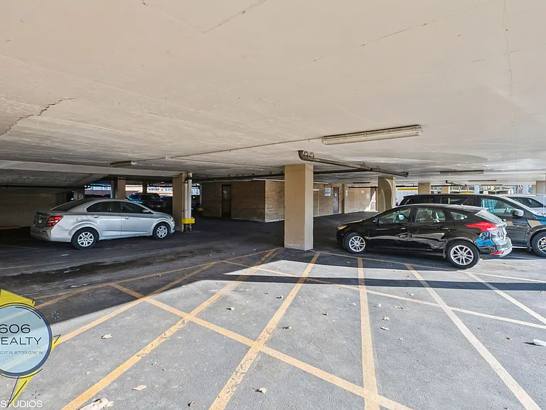 Elmwood Tower Apartments! — Photo 11
