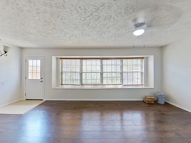57 W Townhouse Ln — Photo 3