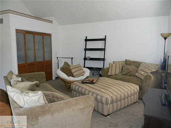 5th image of 6172 E Porter Ave