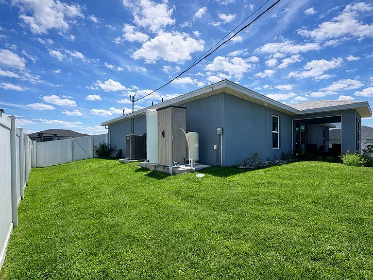 2804 NE 2nd Pl — Photo 9
