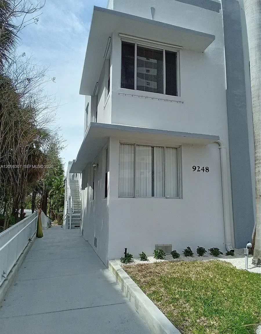 Sunset Condo — Photo 1