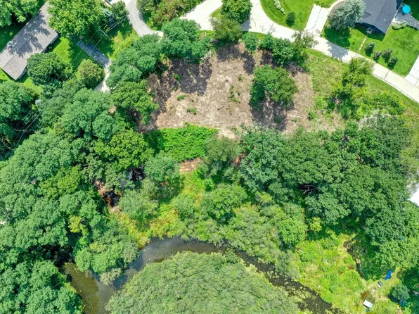 Lt1A LALUMIERE ROAD #1B South, Oconomowoc, WI 53066