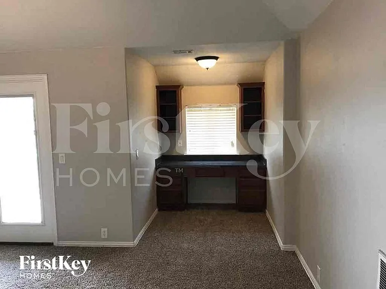 612 Celeste Ln — Photo 8