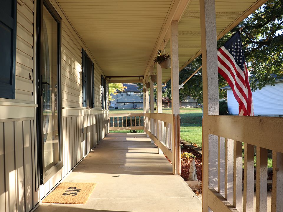 2nd image of 201 Meadowmere Ct