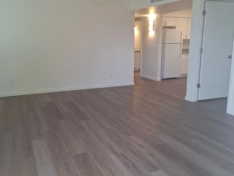 Taylor Heights Apartments — Photo 14