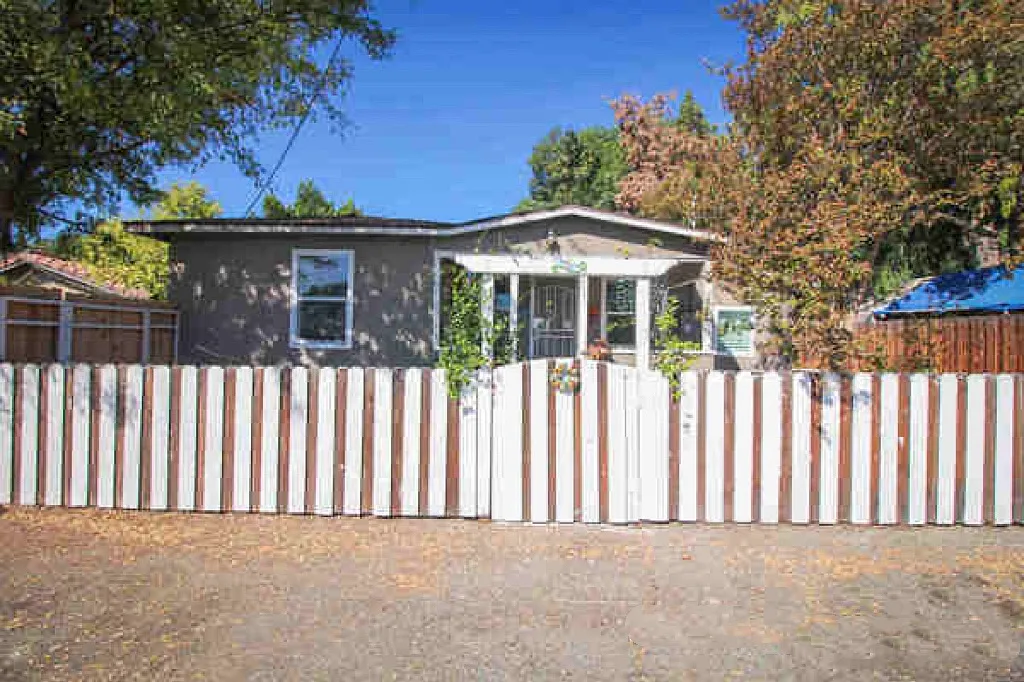2 bed, 800 sqft, $2,600 — Photo 3