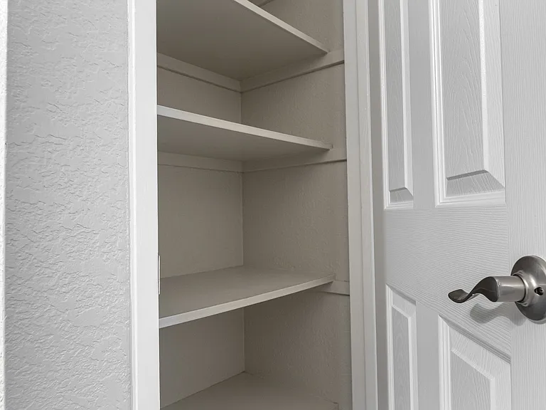 Shadow 410F hall closet (1)